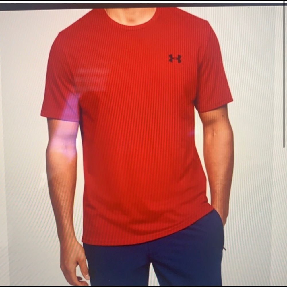 LIKE NEW UNDER ARMOUR TSHIRT